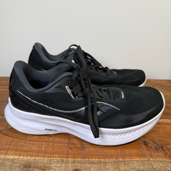 Saucony Shoes - Saucony Black and White Women's Sneakers, Size 8.5W